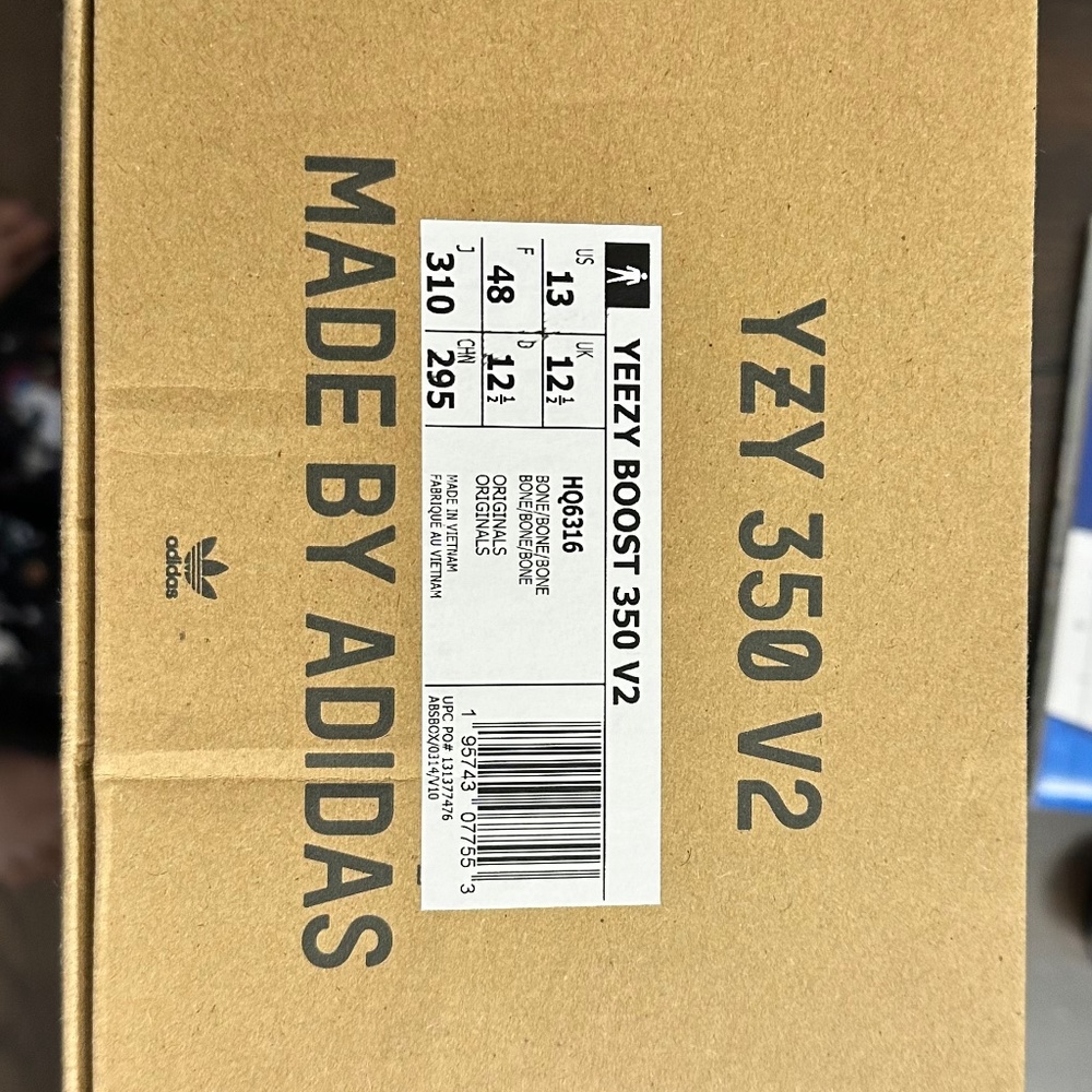 Mens Adidas Yeezy Boost V2 bone size 13